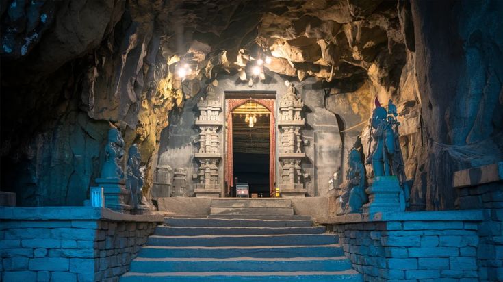 Visit Patal Bhuvaneshwar Cave Temple