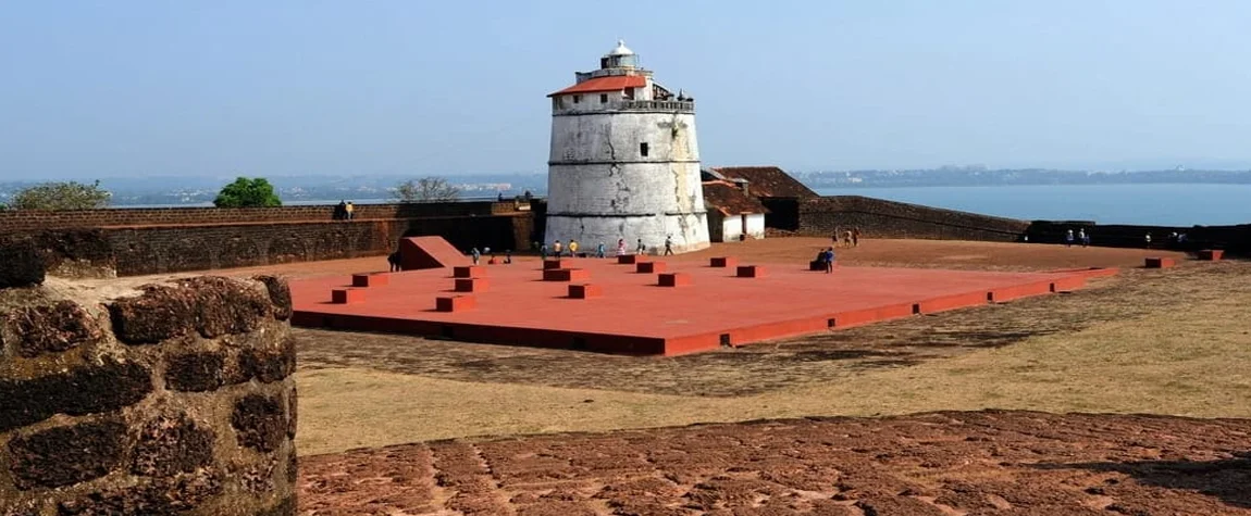 Fort Aguada – A Blend of History and Coastal Views-min