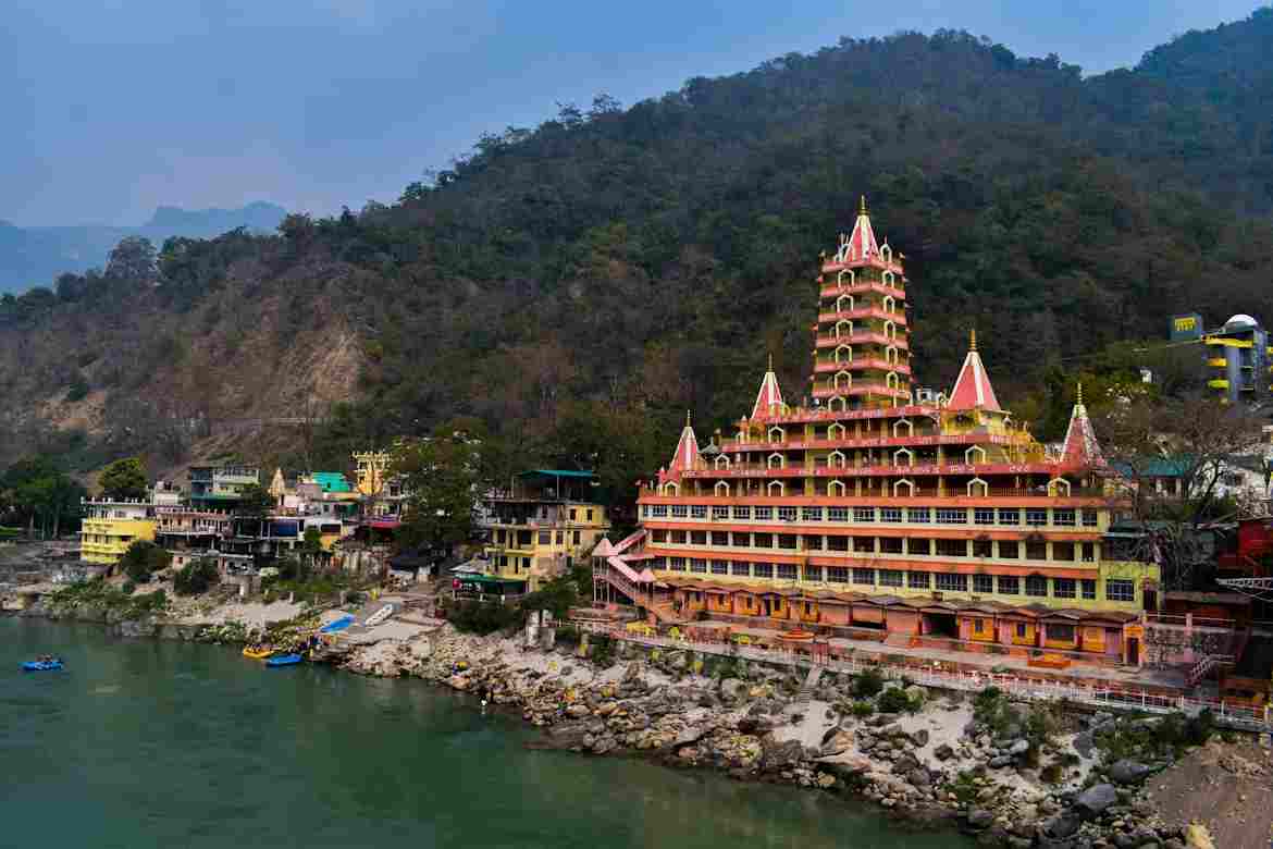 Rishikesh riverfront with temples representing cheap winter trip Uttarakhand Towno